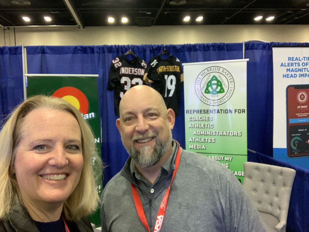 agentjillbaxter's tweet photo. #TBT #AFCA2019... Can't wait to get to Nashville for #AFCA2020! Will I see you there? #WeAreAFCA #AFCWA https://t.co/hRSsZxR3wv