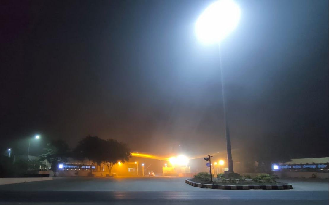 Paperboyanurag's tweet photo. Sometimes when you lose your way in the #fog , you end up in a #beautiful place! ...
#iimindore the beautiful #campus https://t.co/L7CeJd1g0B