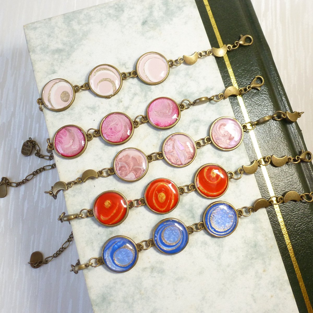 CharmofMagpies's tweet photo. These bracelets have been super popular - what colours would you like to see me make next
#resinjewellery #prettybracelets #madeinSheffield https://t.co/mUesg6EKL0