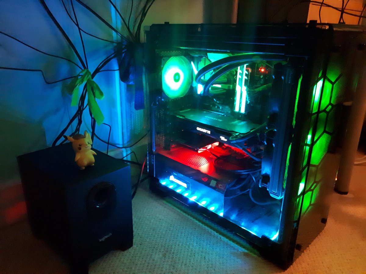 waitllist's tweet photo. this is the exceptionally gorgeous Alexandra, and all her pretty accessories. cleaned up clutter, attempted cable wrangling, and sync'd those attractive RGBsโค๏ธ๐๐๐#pc #steelseries #corsair #freshasHELL #RGB #NintendoSwitch specs in thread x https://t.co/fCrfAeouvN