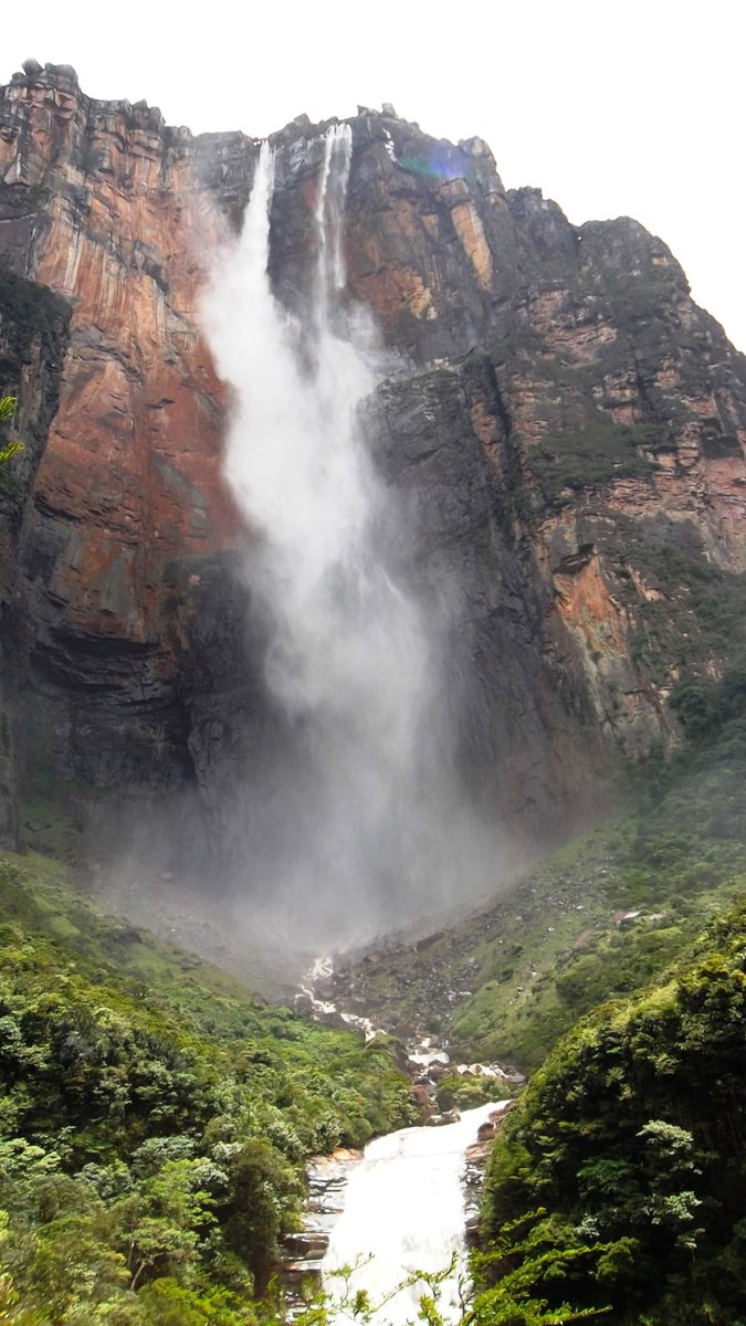 Llegar al Salto Ángel loscuentosdemitierra.wordpress.com/2020/01/02/lle…