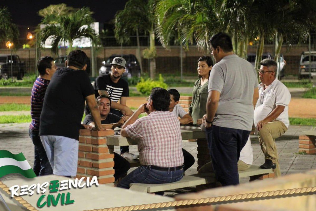 RCoficial's tweet photo. Iniciamos este 2020, la directiva de Resistencia Civil se reúne para organizar trabajos en los barrios.

#ResistenciaCivil #ResistenciaCivilLaVozDelPueblo
#NadieSeRinde #NadieSeCansa #PititasLovers #FelizJueves #2Ene #BuenJueves https://t.co/jkNPDpJLOW