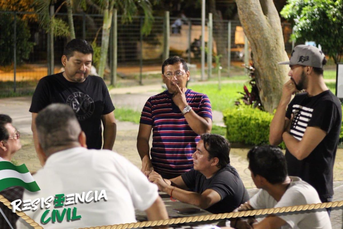 RCoficial's tweet photo. Iniciamos este 2020, la directiva de Resistencia Civil se reúne para organizar trabajos en los barrios.

#ResistenciaCivil #ResistenciaCivilLaVozDelPueblo
#NadieSeRinde #NadieSeCansa #PititasLovers #FelizJueves #2Ene #BuenJueves https://t.co/jkNPDpJLOW