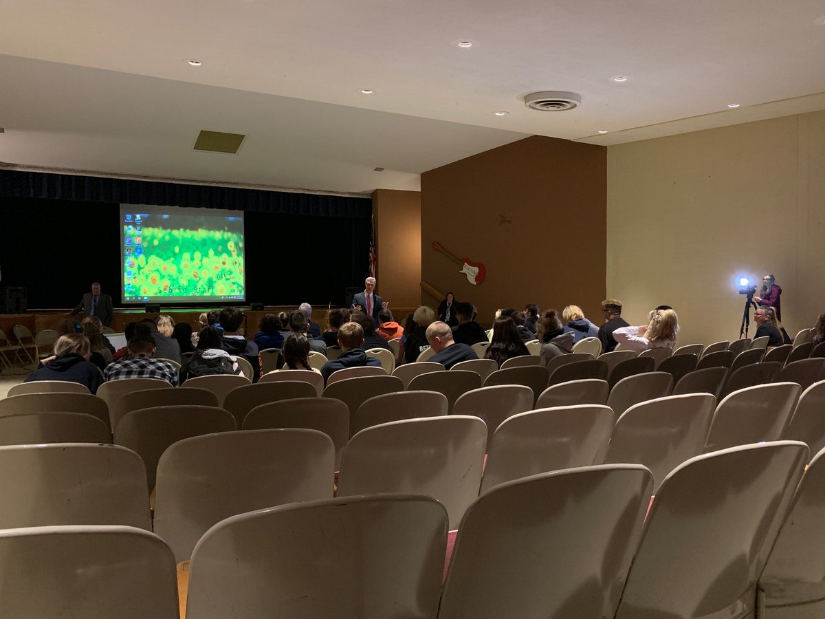 if_known's tweet photo. #HNY to all! Reflecting back on 2019, we're proud of the progress the #film has made in educating #students &amp; communities on the dangers of mixing prescription drugs &amp; alcohol. As we enter the new decade, learn how to bring our film to your town on below: https://t.co/8NMhyUocki. https://t.co/Lj1AeGacuk