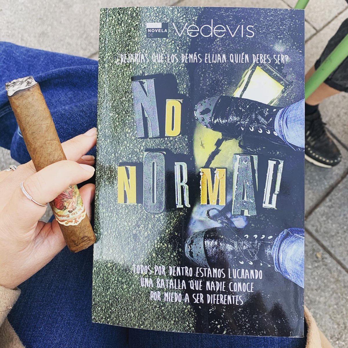 Primer cigar del año 2020...<a href="/MyFatherDPG/">My Father Cigars</a> !!!! Y buen libro...muy buen libro!!