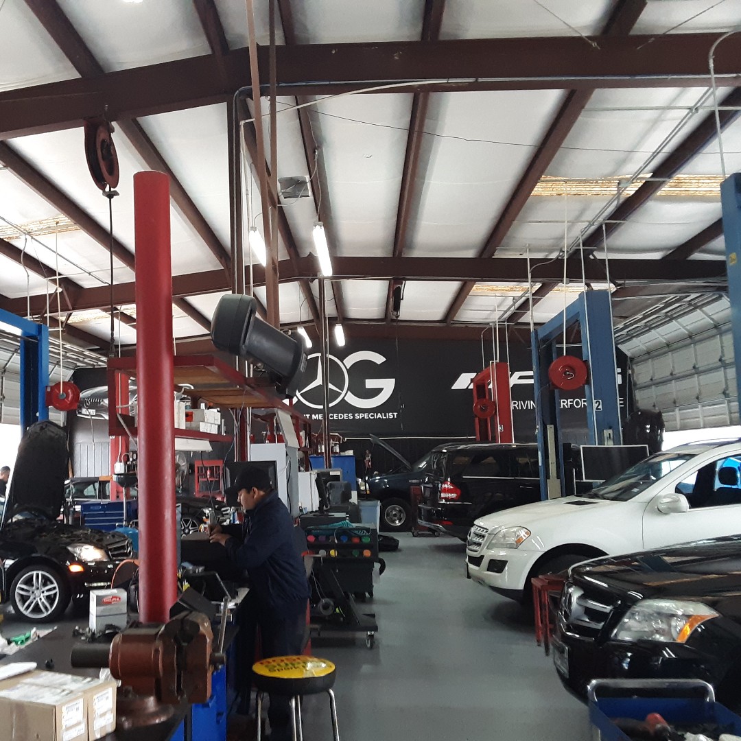 CG_Repair's tweet photo. Lets start the year off right!!! Make an appointment and bring your Mercedes-Benz!!! Come by 3808 Jeanetta St, Houston, TX 77063, call us 713-785-8668, or visit https://t.co/vhS5awBCcV https://t.co/j24FLxSjQZ