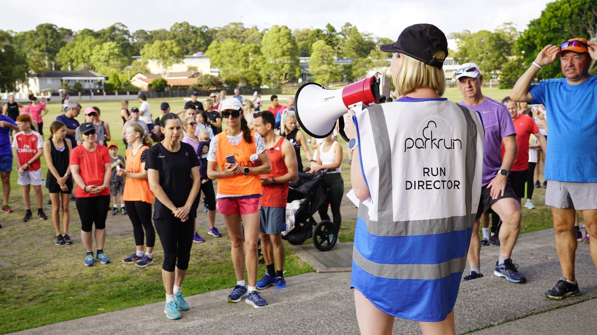 parkrunUK's tweet photo. Let's just say it was a busy parkrun morning around the world on New Year's Day 😳

📍 853 events
🏁 235,717 finishers
🖐🏾 15,166 volunteers

🌳 #loveparkrun https://t.co/7SFHhdFrsl