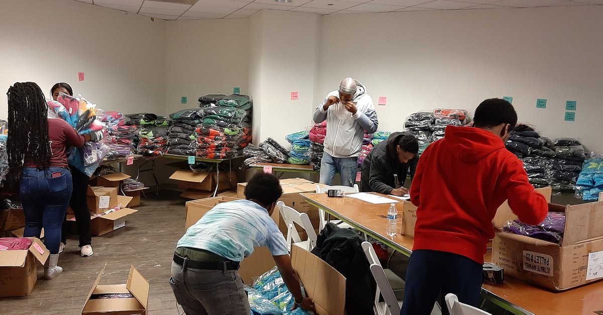 SOUL_Programs's tweet photo. We're starting the New Year off right! Honored to partner with Children's Charities Foundation DC to sort and pack coats that will be donated to homeless children all over the city.
#2020 #alumni #service #payitforward #HappyNewYear #soulprograms https://t.co/guDAZeFaWz