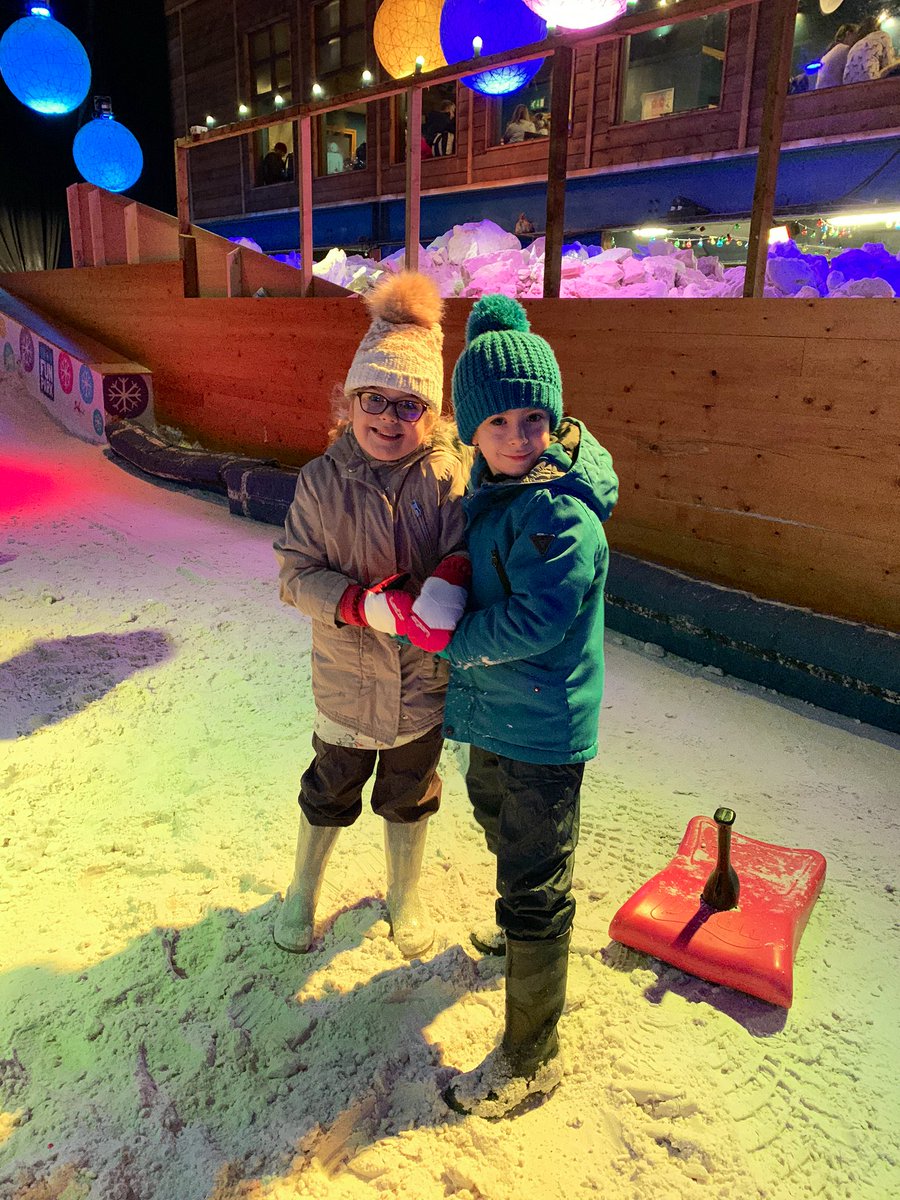 SStani001's tweet image. @latimerprimary Fun in the snow ❄️ #ClassKB #ClassPK #Latimertogether #nobatteriesrequired