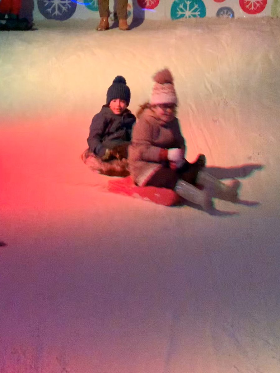 SStani001's tweet image. @latimerprimary Fun in the snow ❄️ #ClassKB #ClassPK #Latimertogether #nobatteriesrequired