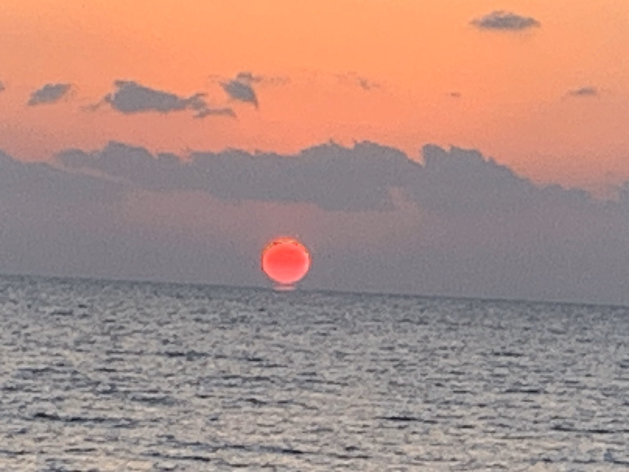 コロちゃん 愛媛県伊予市 夕日 沈みゆく真っ赤な太陽 T Co 5z5jkkvics Twitter