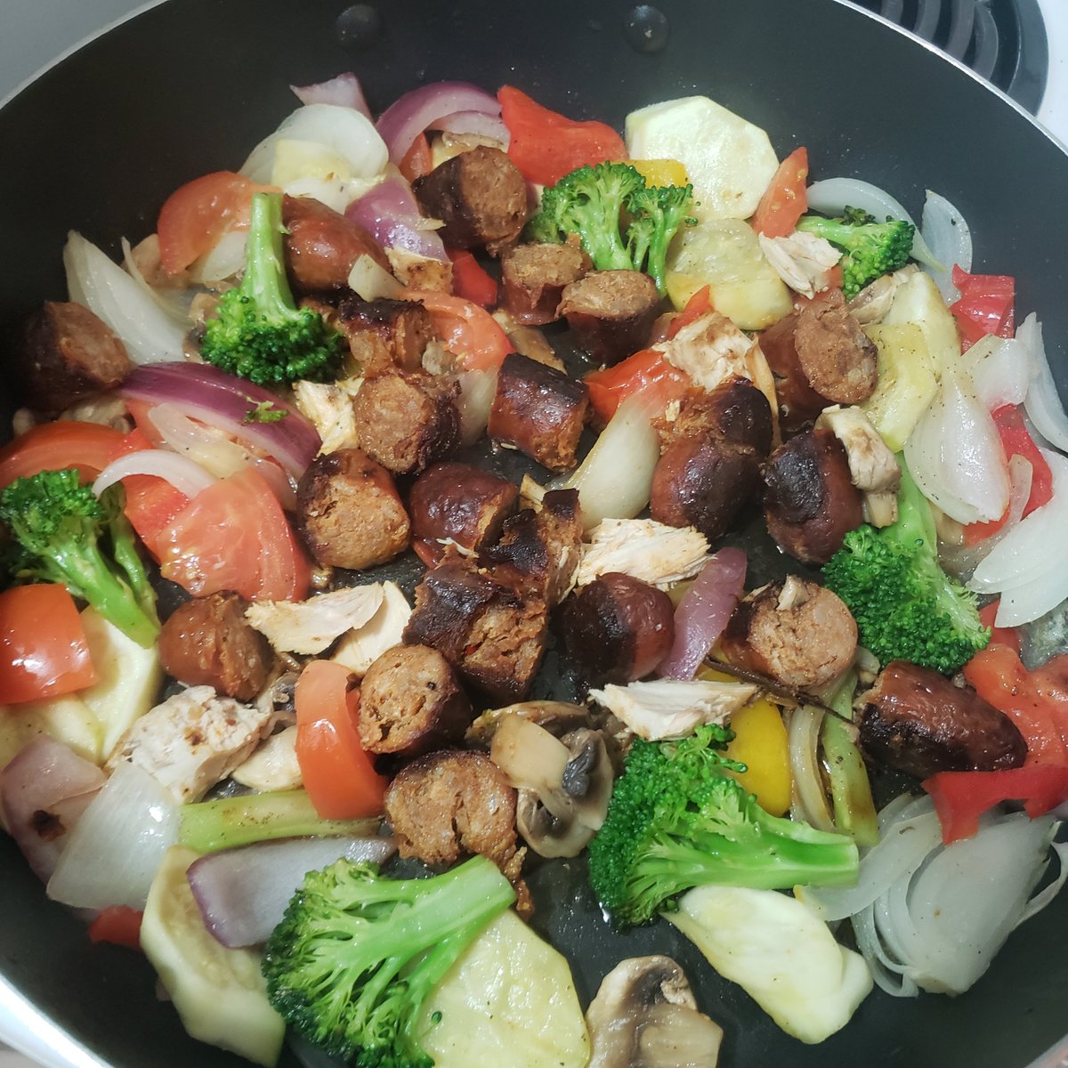 ThePastaPrinces's tweet photo. Hot Italian sausage with mixed veggies #COOK4U #homecooking #cookingforu https://t.co/FRTKSv8nsn
