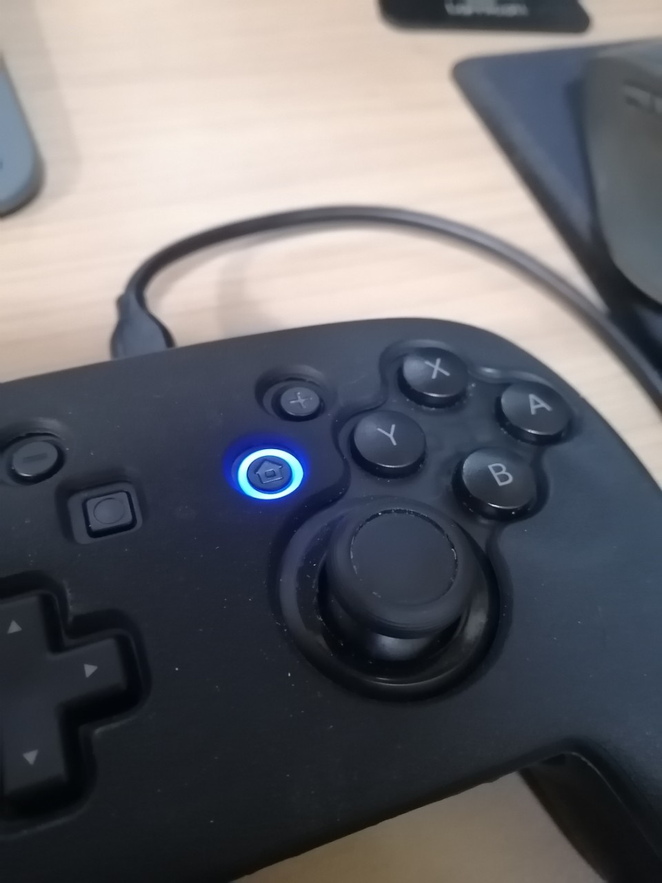 まきー Steamでスイッチのproコン使えると聞いてpcに有線接続してみたんだけどホームボタン光るのね ジョイコンのホームボタンは光るの知ってたけどproコンもなのか まきー Steamでスイッチのproコン使えると聞いてpcに有線接続してみたんだけどホームボタン光るのね ジョイコンのホームボタンは光るの知ってたけどproコンもなのか