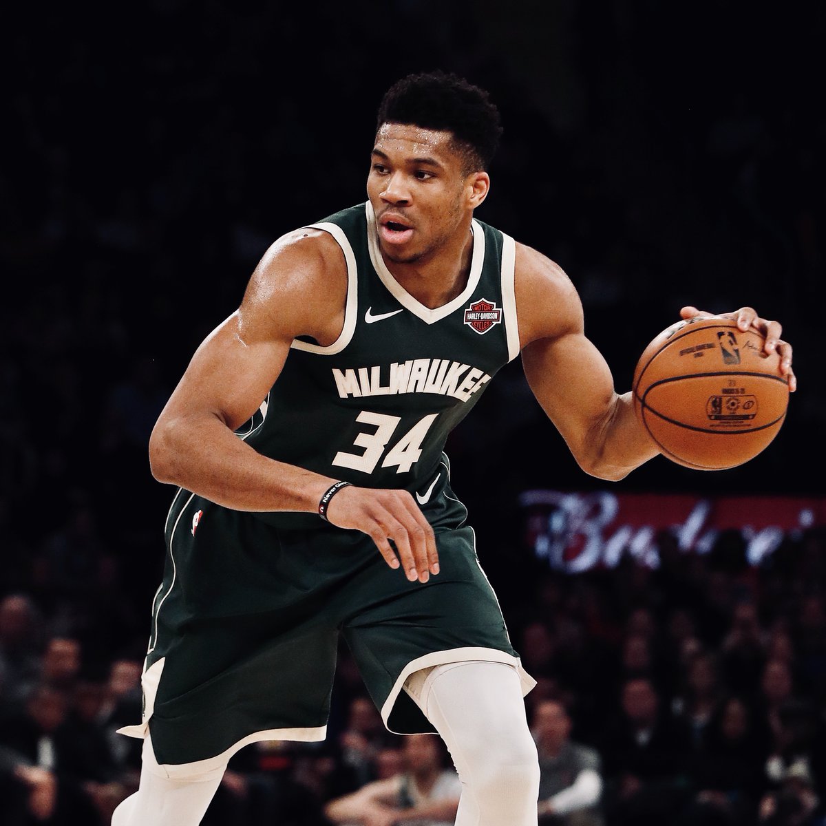 BleacherReport's tweet photo. Early All-Star voting has been released ⭐️

Luka Doncic and Giannis Antetokounmpo sit atop the rankings with over 1M votes each https://t.co/YvwOMBCrza