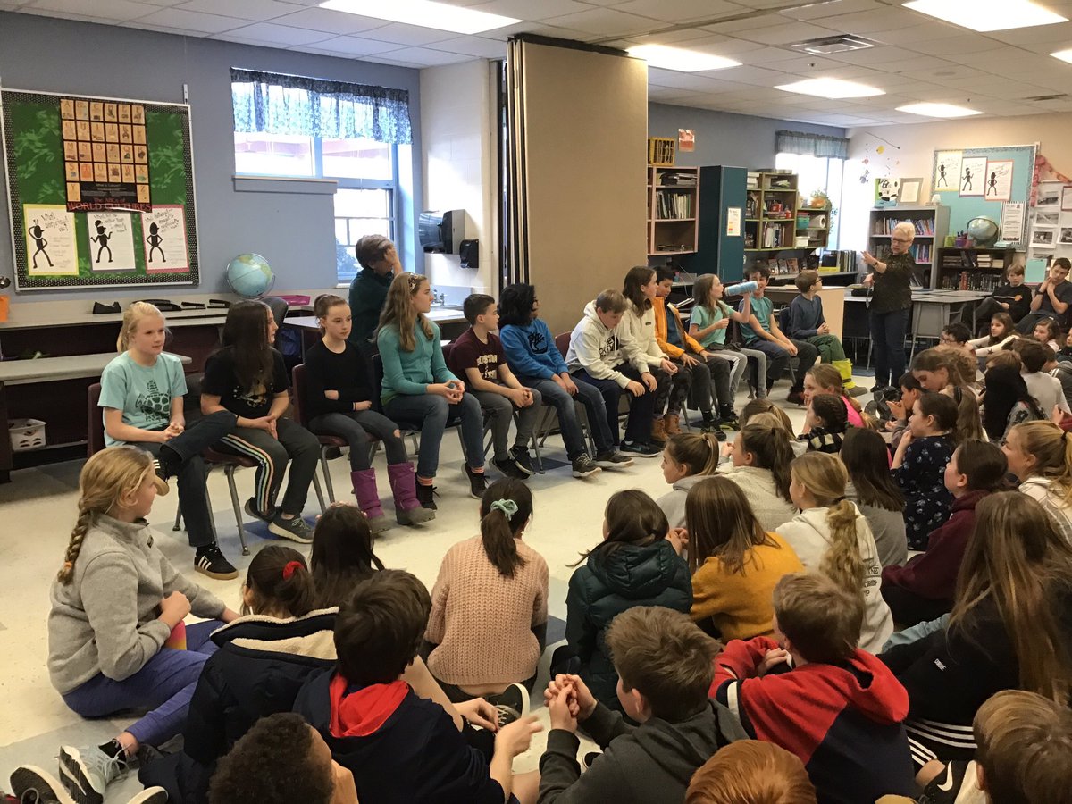 HMSgrade6's tweet photo. 6th grade spelling bee! https://t.co/kKYGGvilxA