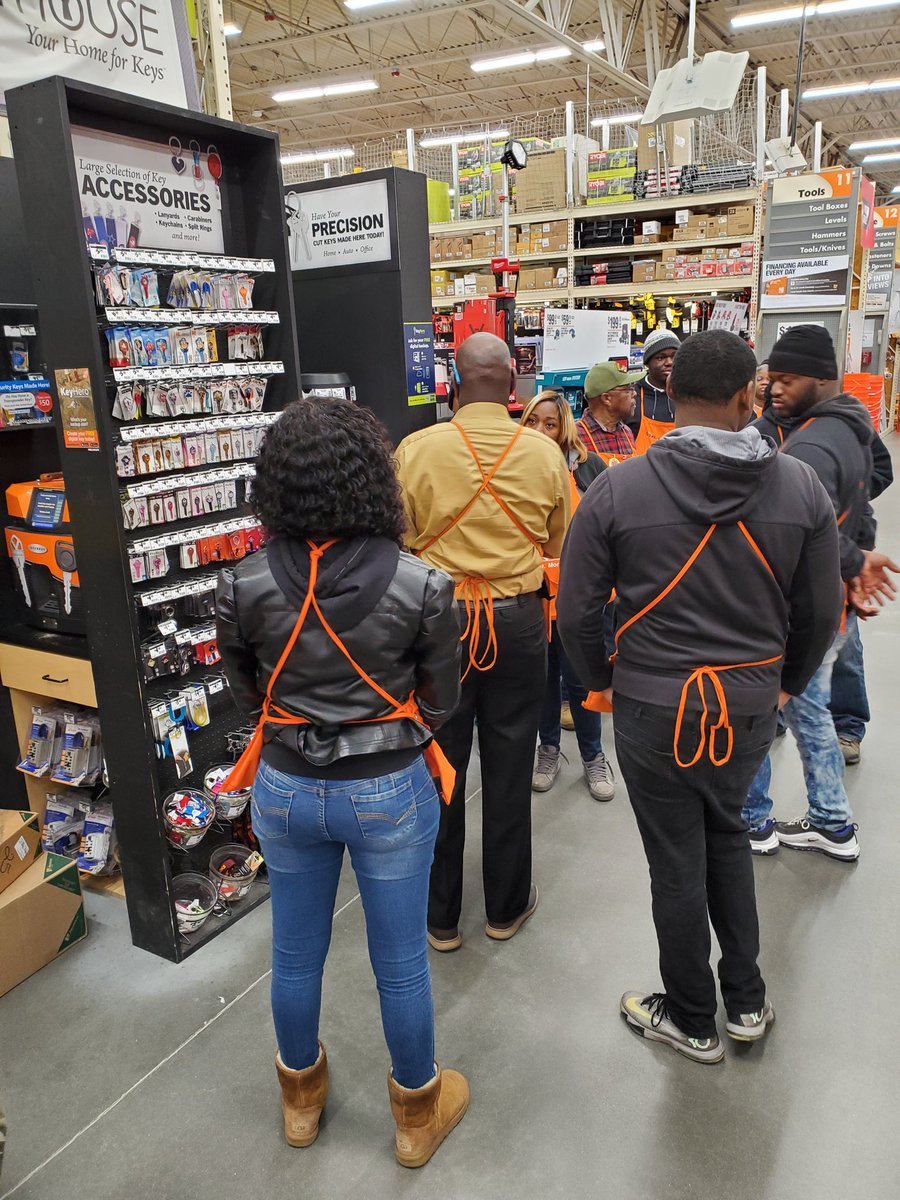 BrandiBasham's tweet photo. @JamesMayHD giving the associates a PK to our associates on #keyhero. @THEBFERRARO https://t.co/dPXqlclNRF
