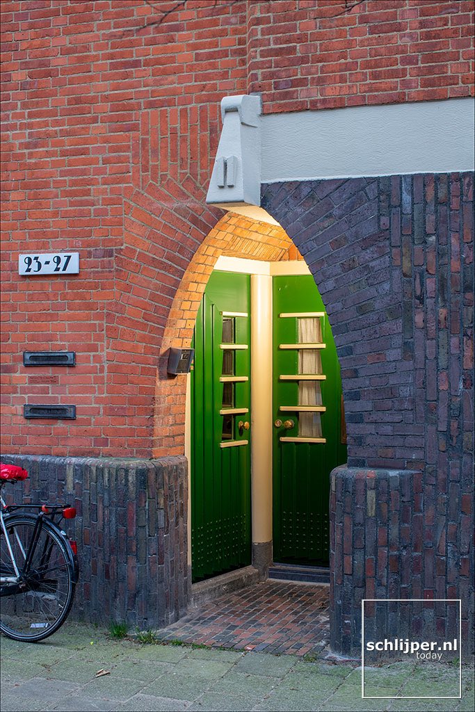 schlijper's tweet image. Oostzaanstraat, ‘t Schip

01.01.2020 16:16
schlijper.nl #Amsterdam #amsterdamseschool #spaarndammerbuurt