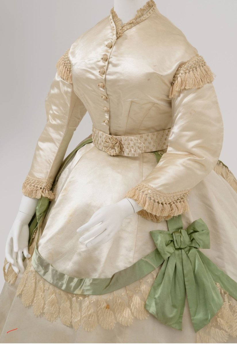 whatgrandmawore's tweet photo. Since Christmas and New Year both fell on a Wednesday this year... I've missed out on posting anything to do with #weddingwednesday! So to make up for it... an 1865 @maasmuseum wedding dress, cream silk with green pearl decorated silk belt. https://t.co/6gGnz5Jqrs