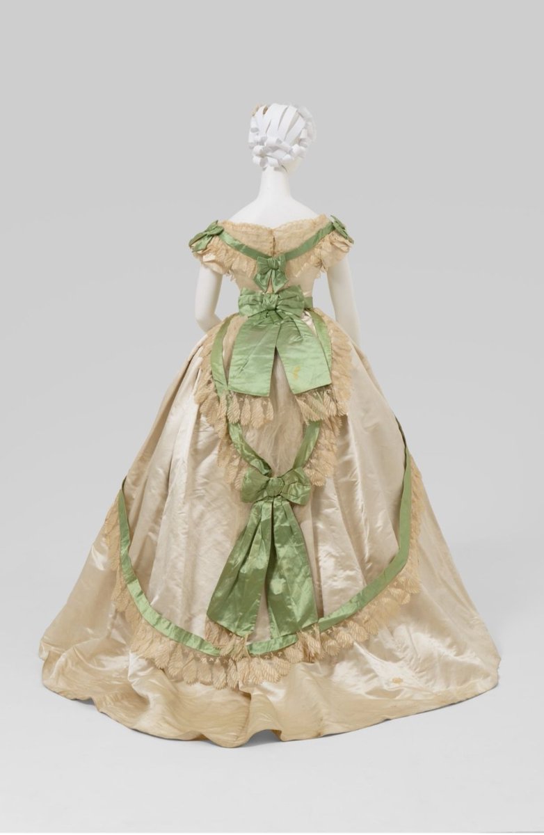 whatgrandmawore's tweet photo. Since Christmas and New Year both fell on a Wednesday this year... I've missed out on posting anything to do with #weddingwednesday! So to make up for it... an 1865 @maasmuseum wedding dress, cream silk with green pearl decorated silk belt. https://t.co/6gGnz5Jqrs