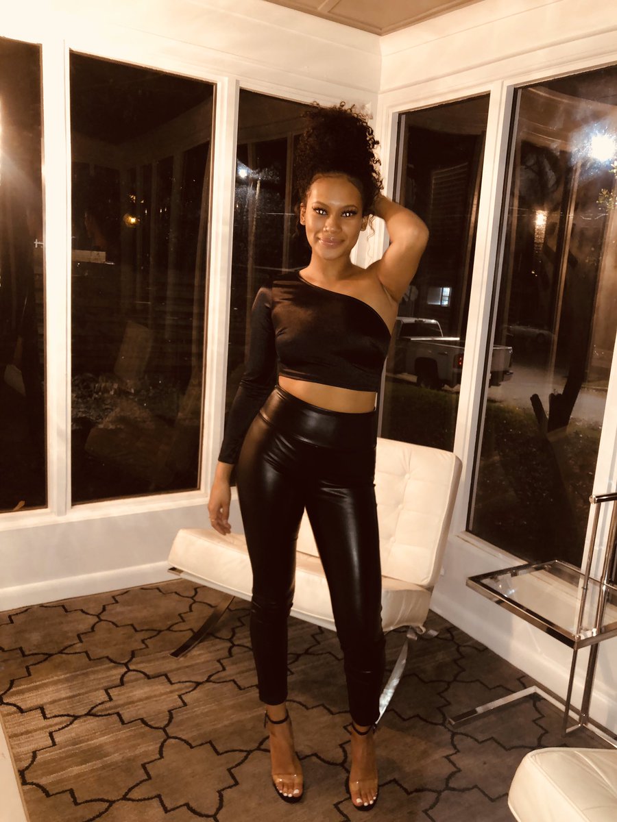aysiakey's tweet photo. Turned all my L’s into Lessons. Feeling better than ever 🖤 https://t.co/9YcOdqEzVJ