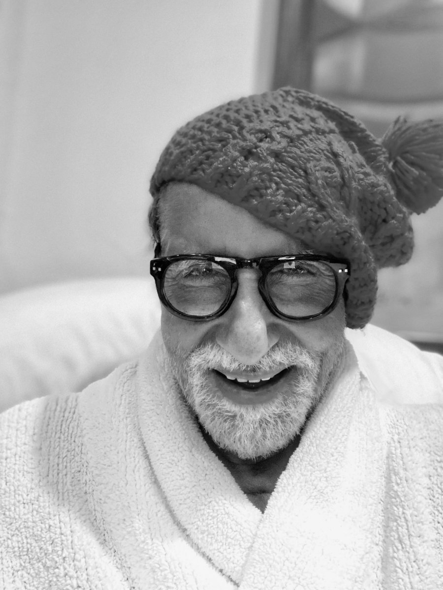 SrBachchan's tweet photo. T 3599 - .. at times it is worth the while to look into the mirror .. a selfie of the self .. 

SELFIE hindi version 
व्यतिगत दूरभाषित यंत्र से हस्त उत्पादित स्व चित्र  

व द य स ह  उ स च 

वदय सह  उसच : https://t.co/0VzRVX3w9B