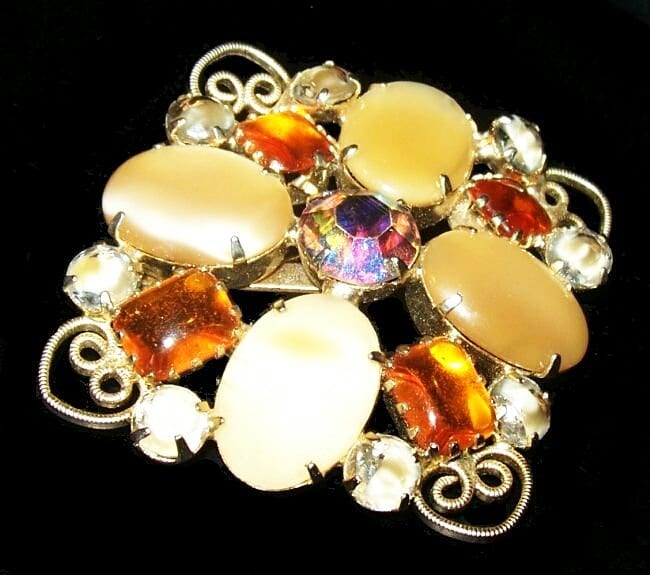 brightgems4u's tweet photo. #designerbrooch #caramelcolor #givrestonejewelry #goldheartscrolls #statementbrooch #autumnbrooch #21vintagestreet https://t.co/3evBeg6WBG https://t.co/0EshgPzkmV