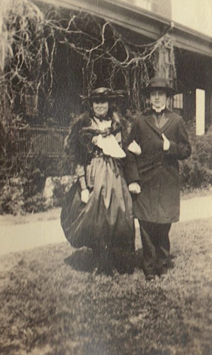 walnuthillarts's tweet photo. #ThrowbackThursday to some faculty &amp; Stowe Hall circa 1920! Visit us online to learn more &amp; how we are preparing the next generation of artists: https://t.co/7rZ8lAA3GQ. #artsed #independentschool #boardingschool #tbt https://t.co/3Gu0hL5PCQ