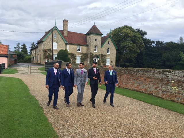 BestFayres's tweet photo. Engaged? Kick start 2020 and get YOUR Perfect Wedding Organised!
Come to THE Wedding Fayre...! 
Smeetham Hall Barn CO10 7EU
THIS Sunday 5th Jan 11-3.30
Fabulous venue &amp; 30 wonderful wedding suppliers
Lots of FREE Gifts , bridal tours bar and refreshments
COME &amp; BE INSPIRED!
🥂 https://t.co/UO0qCl9MNO