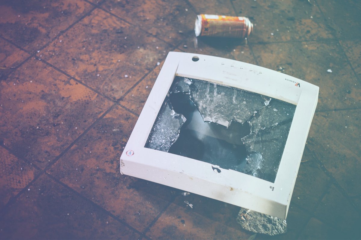 myjukko's tweet photo. Although it’s easy to feel like #ewaste is a problem for faraway places, it is a global issue that everyone should be concerned with. 

Learn about #electronicwaste and ways consumers can combat it: https://t.co/GLoaE8V15C

#myjukko #bcorp #corporateresponsibility #climatechange https://t.co/F8y7PcfmzI