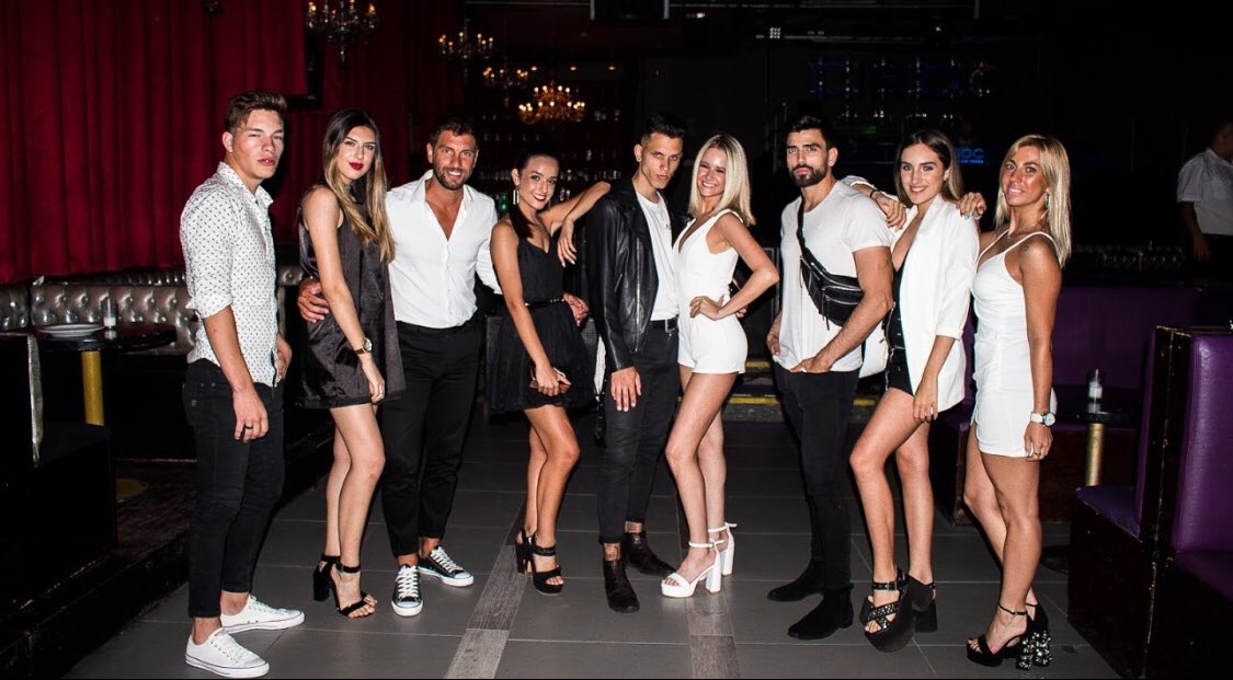 HBModels1's tweet photo. Por que nos encanta festejar con ustedes que siempre nos acompañan y confían, cerrando un exitoso 2019. 
Gracias @vitabuenosairesok @marianlabateok @mariocanook por la invitación.
Postales de una gran y divertida velada!!! -
-
-
#modelos #hbmodels #yoelijohbmodels #happynewyear https://t.co/ABEhWDV4NT