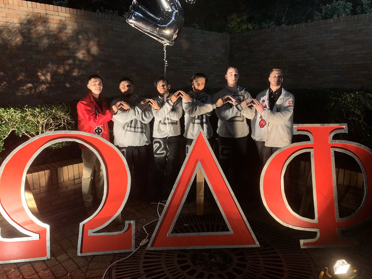 garyhuerta09's tweet photo. Just in case y’all ain’t get to see the new faces. S/o to my team cause we rocking hard all 2020 ⚔️🛡 #Fall19 #SpringLinesStillBetter #SinisterSigma #EverlastingETA https://t.co/H1G2E4rvOG