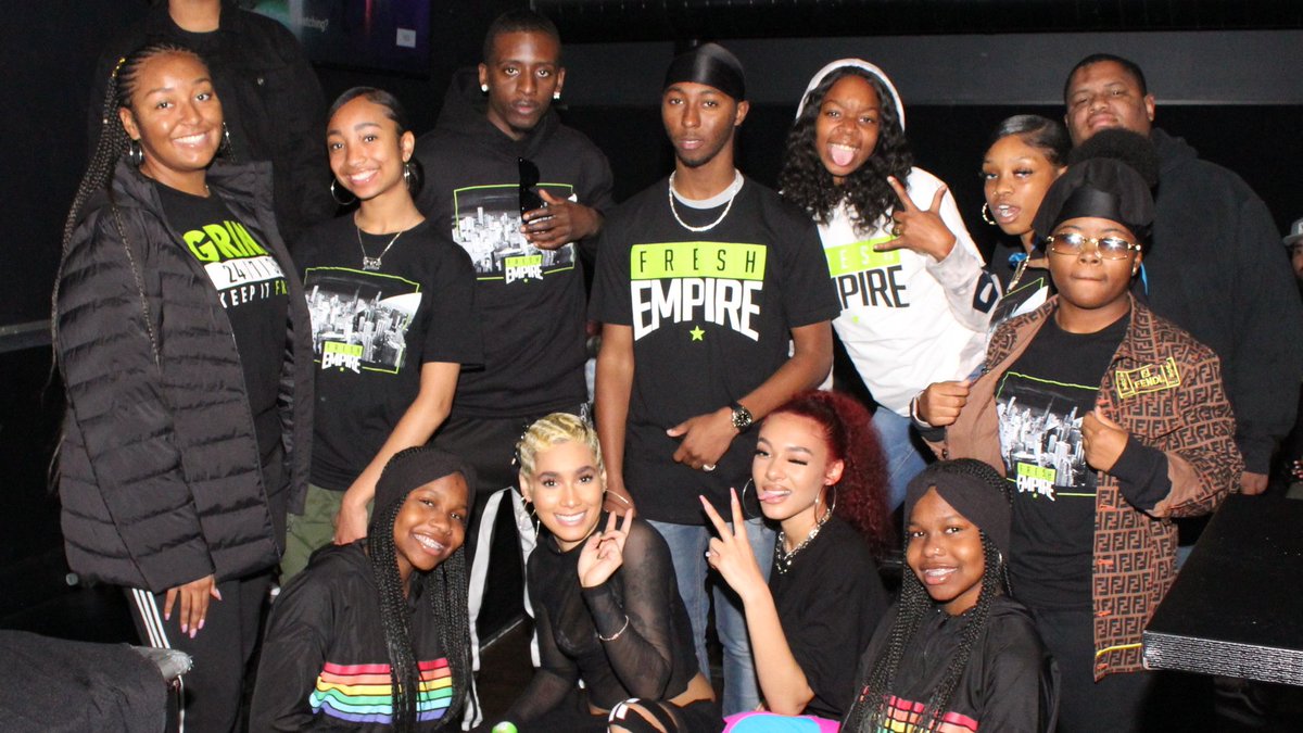 freshempire's tweet photo. It's all smiles at #FreshEvents. 💚 if you're all about that tobacco-free positivity. 💯 https://t.co/WStac7xDam