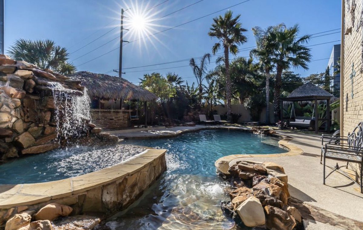 pizanarealtor's tweet photo. Happy Thursday! Who is ready to enjoy this gorgeous heated pool? PM for more info on our new listing near Galleria! Let me help you buy your dream home today. 🏡 #HHRG https://t.co/wnfqrJWvTO