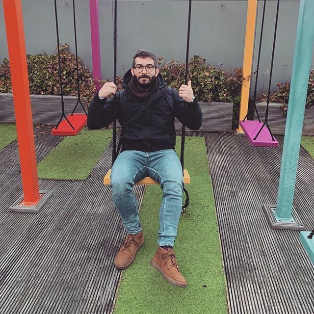 Alfredomiraglia's tweet photo. “Quando il mondo diventa troppo brutto per poterci vivere, il bambino può ritirarsi in quello della sua immaginazione.”
.
.
#altalena #dublin #bestmoments #travel #googleheadquarters #relax #funnymoments https://t.co/GK1cQfdMr8 https://t.co/LVFTK3GPje