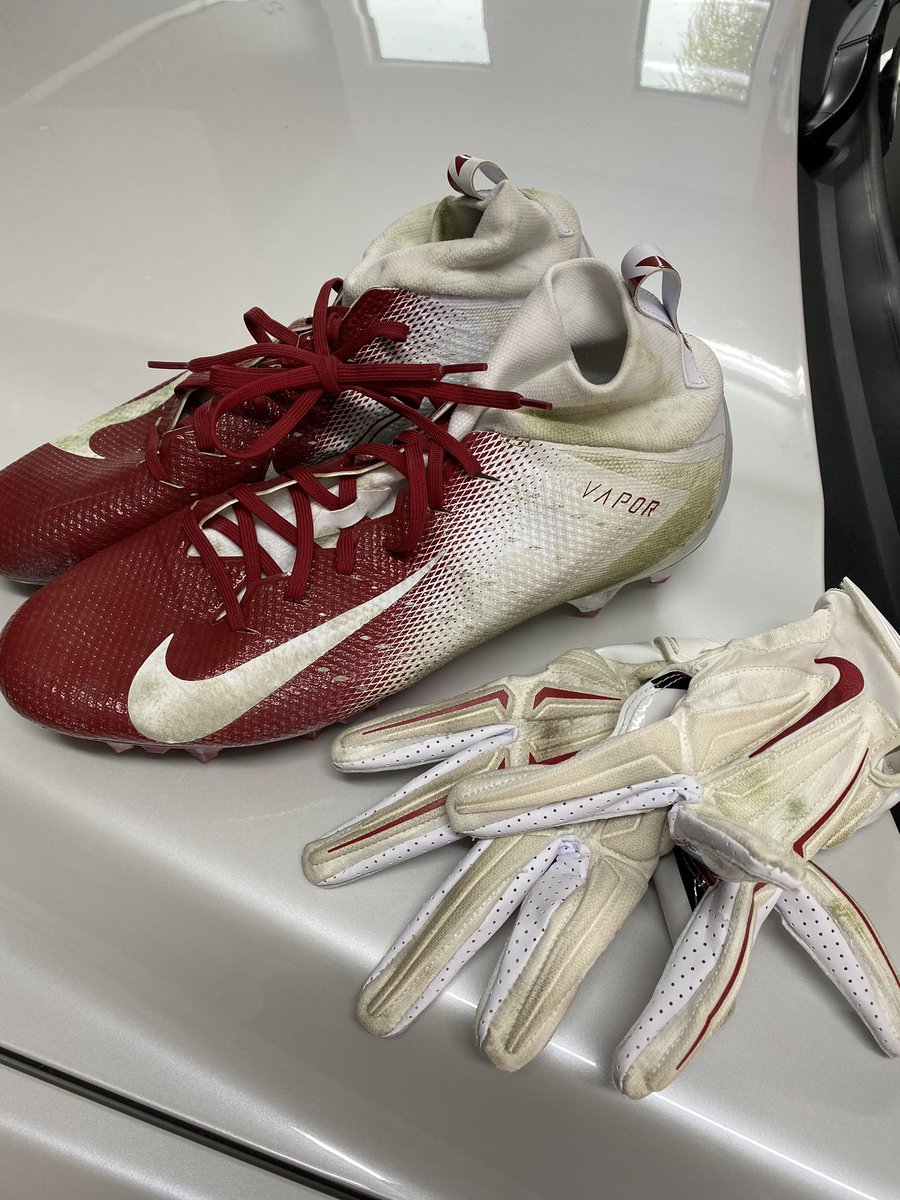 Another giveaway, this ones a twofer! 

Retweet for your chance to win these game worn cleats and gloves! 

#WPMOYChallenge  + David Johnson 
#WPMOYChallenge  + David Johnson
#WPMOYChallenge  + David Johnson
#WPMOYChallenge  + David Johnson 

Announce the winner in a couple days!