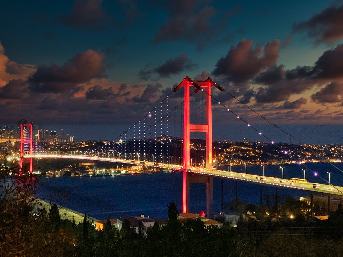 uskmeydanhaber's tweet image. Boğazı en güzel gören yerlerden biri artık Nakkaştepe Millet Bahçesi @hilmiturkmen34 @uskudarbld