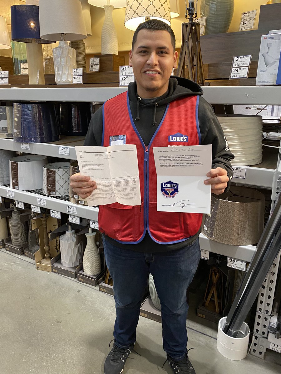 Carwin_Lowes's tweet photo. Pro electrical Andre received an executive award for great smart service. Thanks for going above to ensure we satisfy another customer. Keep it up!! @Rick623lowes @toddwingard1373 @RamonOyarzun3 @lowe_ct #SMART #ORANGECRUSH #r30 https://t.co/j2OQuBiYLq