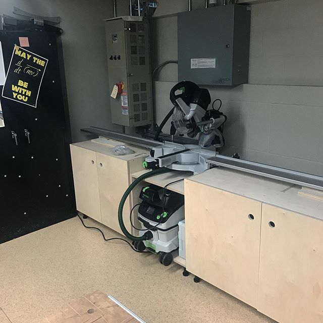 stericdesign's tweet photo. whipped up a super simple miter station for this Kapex. 
It is in one of the maker spaces at my wife’s research lab.
She’s made an amazing place for all sorts of designing, building, and tinkering. Tons of cool machines/toys in there...SLA and filament 3D printers, injection… https://t.co/VQebjt7kn0