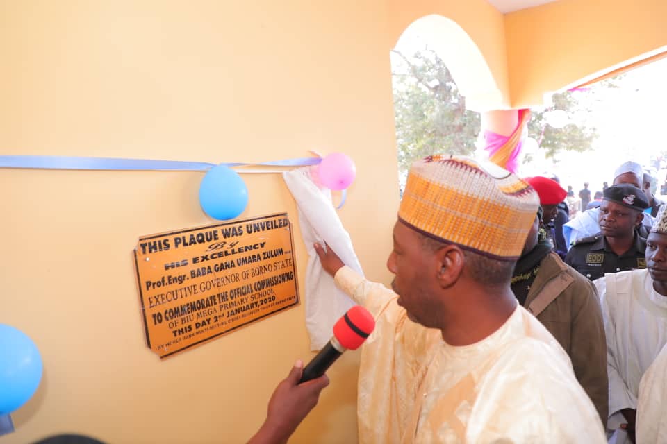 ShettimaDogo's tweet photo. @GovBorno @ProfZulum opens another 4 projects in #Biu LG, In Continuation of his developmental tour to southern part of Borno state,
@ProfZulum began 2020 with Commissioning of 5 Projects in #Hawul making 9 Projects in 4 Nights in Southern Borno .
@SpokesmanBornoG @NGRSenate https://t.co/JpW9tUTISA