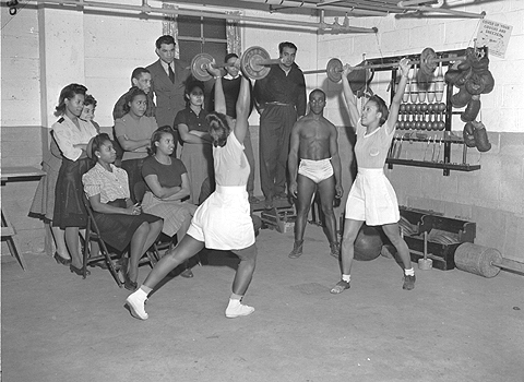 LaGuardiaWagner's tweet photo. What are your New Years Resolutions?
A trip to the gym? These fine folks show us how it is done back in February of 1944 #ArchivesResolutions https://t.co/OAp0cBXxCF