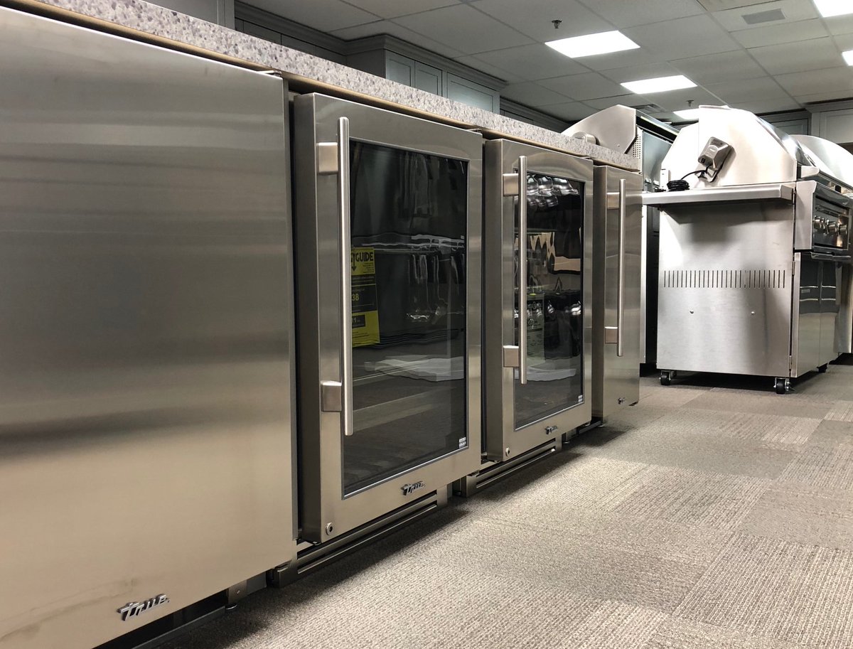 ✨ New Year, New Kitchen! ✨

We've marked EVERYTHING down in our showrooms - especially Floor Models &amp; Overstock Inventory (!!) 🎉 Visit us through Jan. 8th to SAVE BIG! 

Shop all deals → craneappliance.com
Shop our flyer → visitcrane.cc/flyer