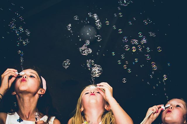 ImagesMCR's tweet photo. Forever blowing bubbles! #bridesmaids #weddingphotography #2020weddingplanning #urmstonbusiness #urmstonphotography https://t.co/BbKnlcSgaL