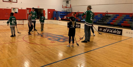 CalRipkenSrFdn's tweet photo. We partnered with the @DS_Foundation & the @NHL‘s @DallasStars, Denis Gurianov, Anton Khudobin, & @jamieoleksiak, for our second #BadgesOnTheBlueLine at @SPSCC1600 in Dallas, TX, led by law enforcement from the @DPDhockey & #DallasStarsXtremeTeam, with treats from @dunkindonuts! https://t.co/ZiDcp0Kjyy