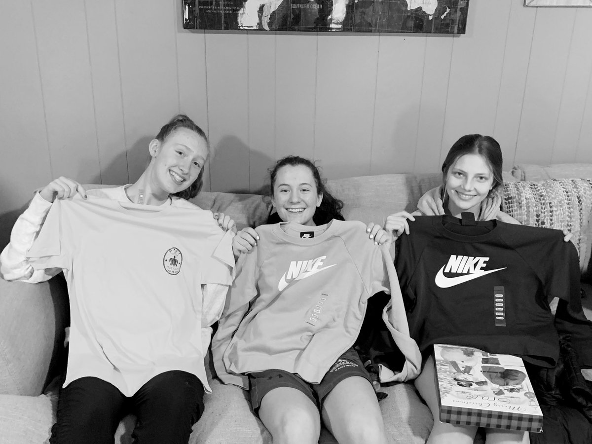 SpoilersGirls's tweet photo. Spoiler Gift Exchange All Bases Covered Today ☺️🎁 #SaltBaths #Hats #Blankets #ChocolateChippers https://t.co/22pvtTEBXg