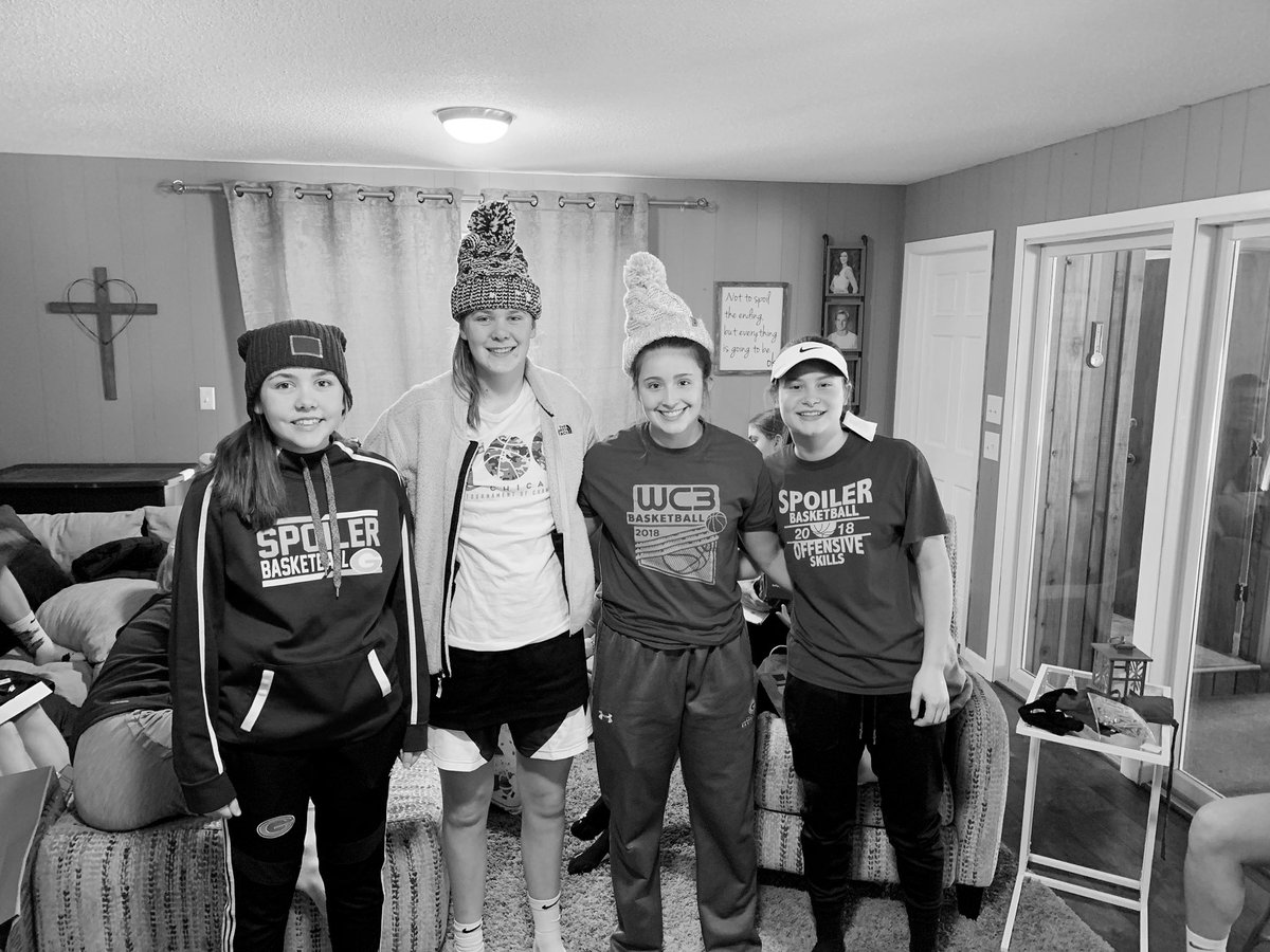SpoilersGirls's tweet photo. Spoiler Gift Exchange All Bases Covered Today ☺️🎁 #SaltBaths #Hats #Blankets #ChocolateChippers https://t.co/22pvtTEBXg