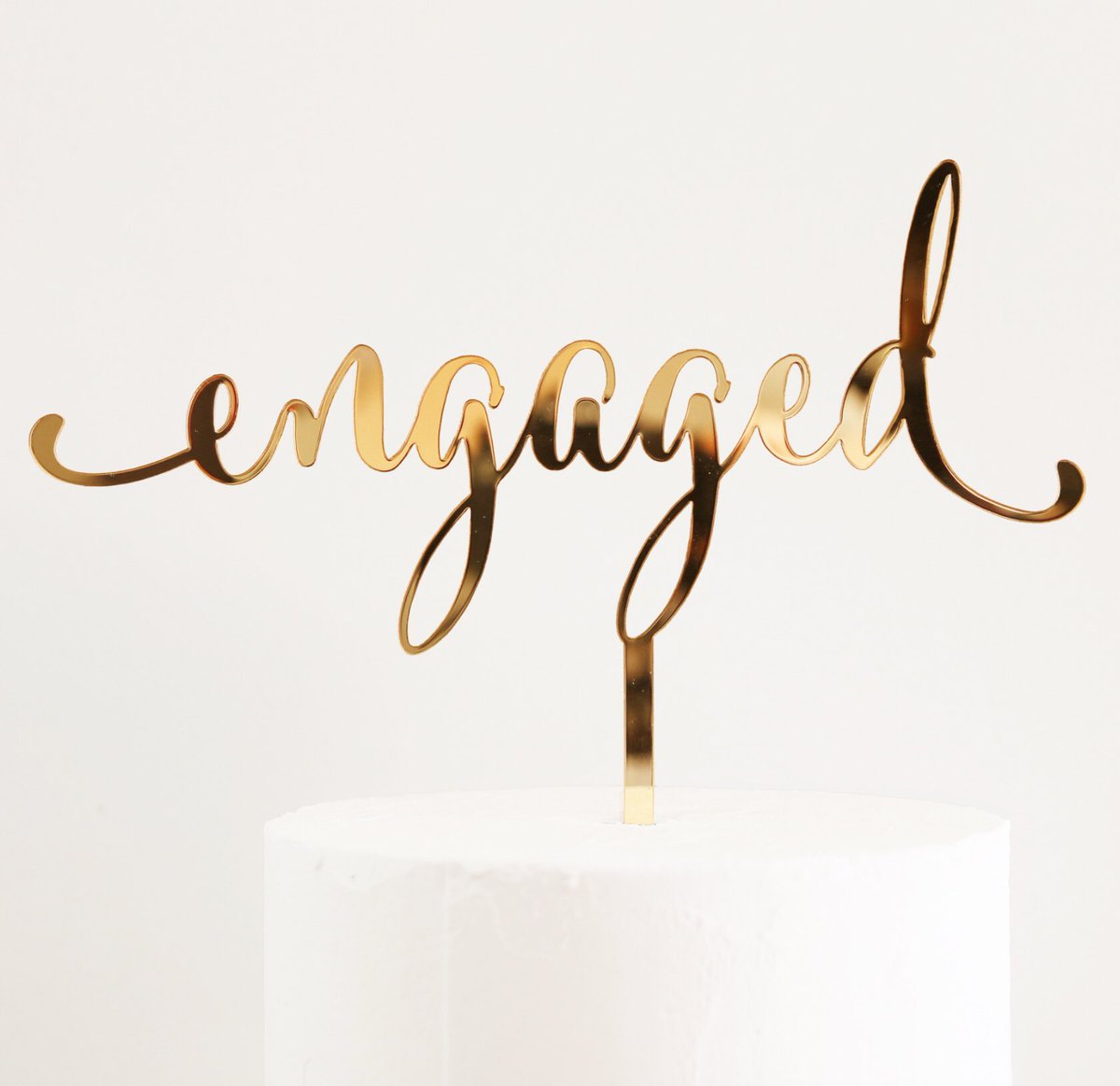 designing_cakes's tweet photo. How was your Christmas break? Any screams of #wegotengaged Have a chat with us about your wedding cake requirements and let us make your dream cake #weddingcake #eastmidlandsweddings #designerweddingcakes #gettingmarried2021 #gettingmarried2022 https://t.co/7f0AeKDqH4