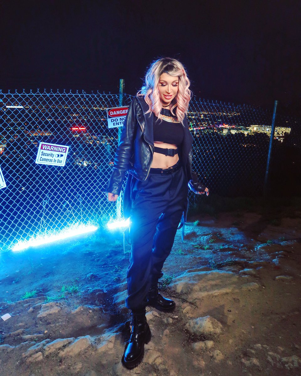 aeloniamusic's tweet photo. It’s 2020 and we’re going to bring the fire this year! It already started behind Jake in the picture, as you can see these fireworks!! 💥 What are your goals for this year, villains? New music video coming soon! 🖤
#dcxb #drcoolxbabe #edm #trap #dubstep #ElectronicDanceMusic https://t.co/CLFnRdQHpx