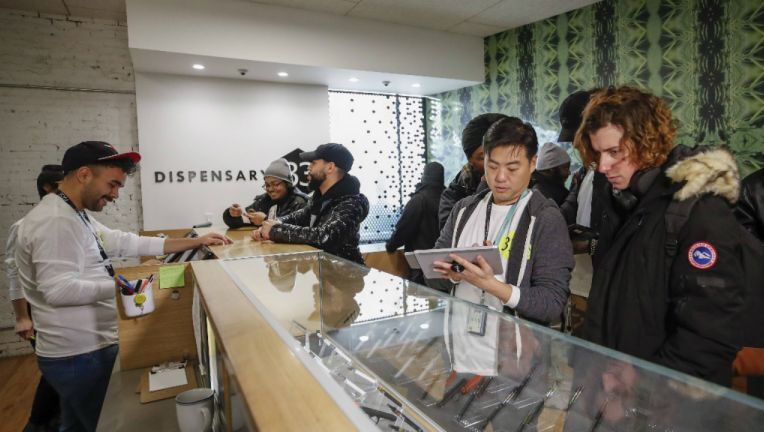 THEMMEXCHANGE's tweet photo. Nearly $3.2 million in legal weed was sold in Illinois on the first day of sales, and the long lines continue 

https://t.co/g66eLiZ0zb #MME #marijuana #cannabis #illinois https://t.co/Y6IDJVMzH7