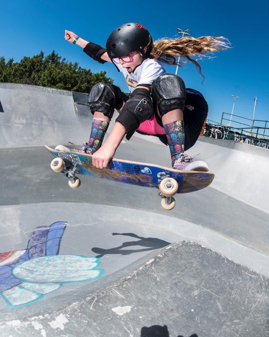 “Happiness in intelligent people is the rarest thing I know.”
― Ernest Hemingway
​
​@maitedemantova_sk8 F/s Air na Costeira @ascopoficial 🔥🔥!! @helgetscharn9321 📸 🙌 !! #maiteradical #skatefeminino #skategirl #skategirls #womandoskate #elasradicais #skateboard #noposer 🐰🚀