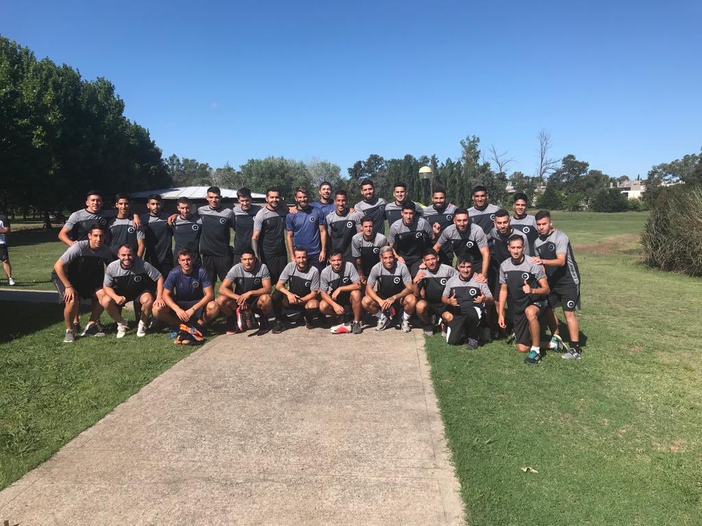 RealPilar_FC's tweet photo. #APorTodo
⚪️⚫️⚪️
Por el Clausura
Por el Ascenso
Por Copa Argentina
¡A por todo, Rey! 👑
#EsReal #RealPilar #Monarca #2020ConTodo #Pilar #Pilae #PrimeraC #CopaArgentina https://t.co/u0SghLAeu8